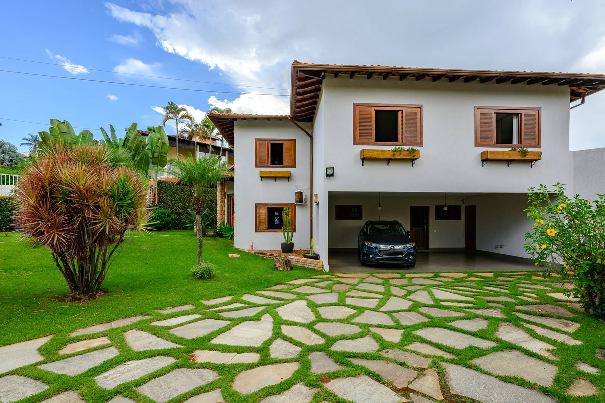 Descubra uma excelente oportunidade no Lago Norte, Brasília: uma casa sobrado de...