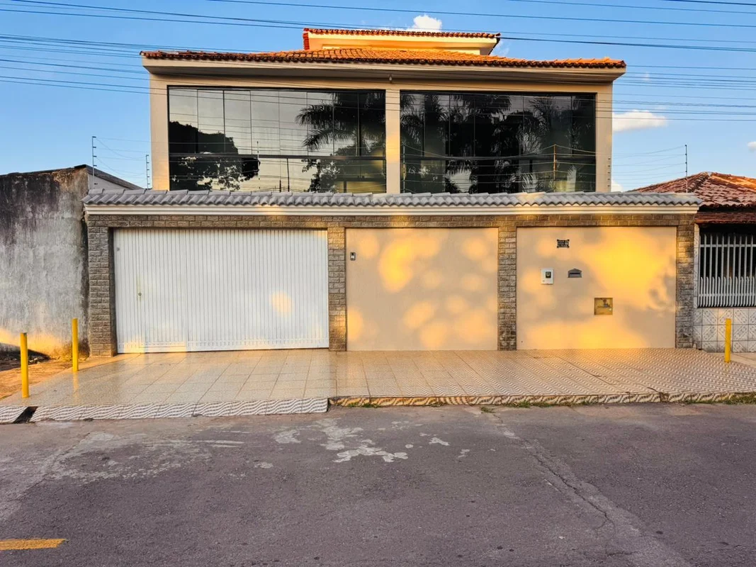 SOBRADO IMPONENTE NO SETOR TRADICIONAL DE BRAZLÂNDIA? 650m² de área construída? ...