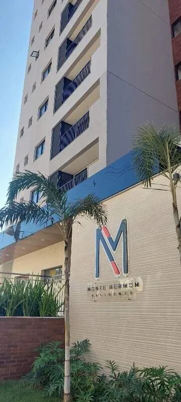 Apartamento com 2 quartos, sendo 1 suíte. Todos os quartos possuem armários. Ban...