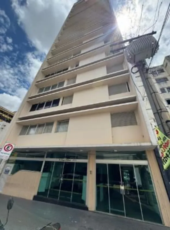 Apartamento com 03 quartos sendo 01 suíte, todos com armários, banheiro social, ...