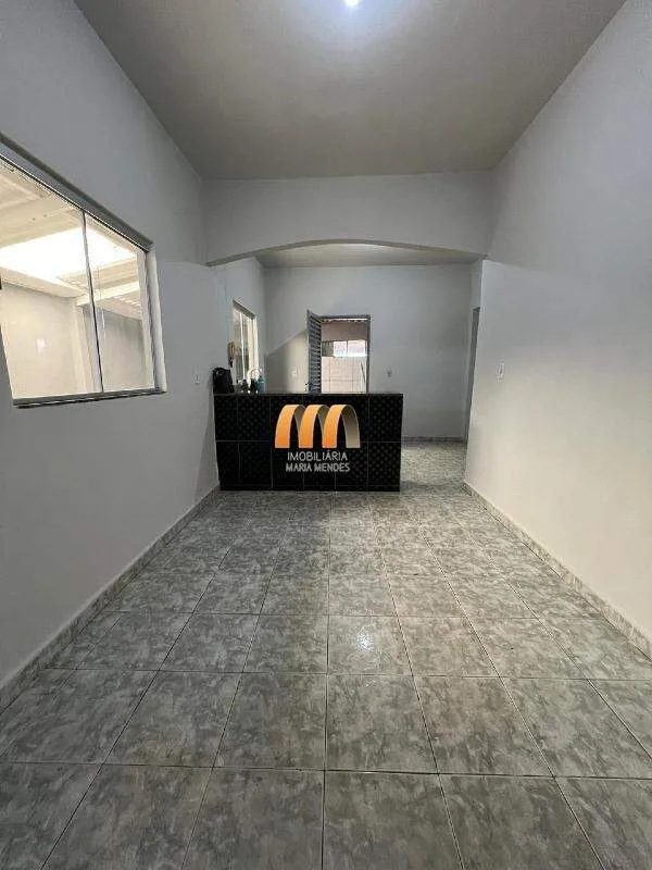Casa com 2/4, sendo uma suíte; sala, copa, cozinha, banheiro social, quarto de d...