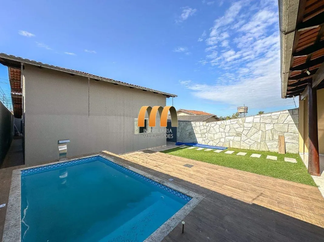  Lote de 300 m² com área construída de 160.0 m²Sala, Cozinha, 4 Quartos,1 Suíte,...
