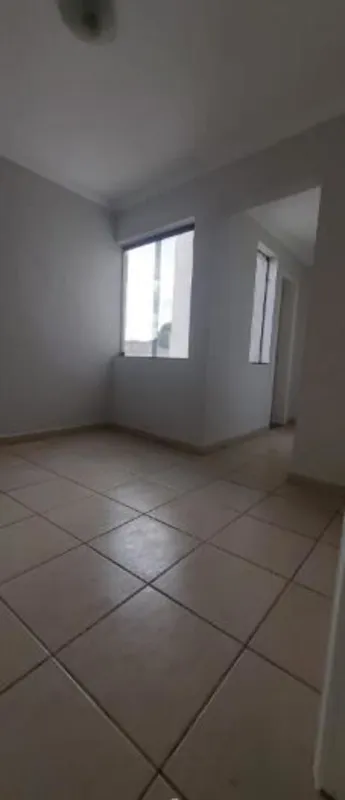 Apartamento contendo 03 quartos sendo 01 suíte, sala, cozinha com armários, banh...