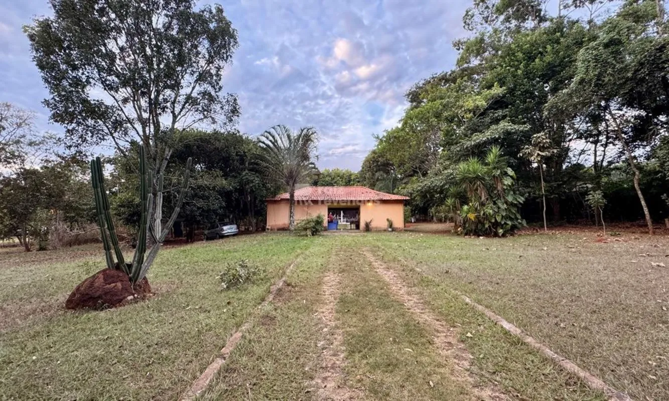 Chácara localizada em uma das ruas mais tranquilas do Condomínio Alto da Boa Vis...