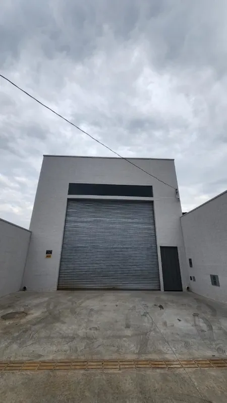 Excelente galpão novo, com localização estratégica próximo à Av. Anhanguera e ao...