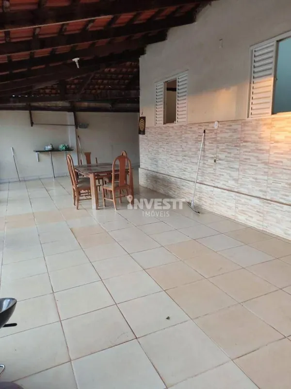 LOCALIZAÇÃO: Casa no jardim Guanabara excelente localização, próximo a supermerc...
