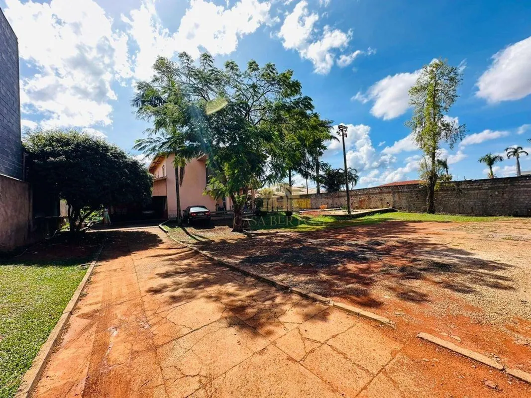 CASA COLONIAL NA RUA 12 NO LOTE DE 1.600M² COM 3 SUÍTES OPORTUNIDADE PARA INVEST...