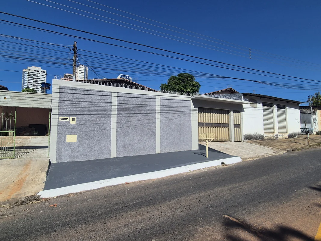 Casa no setor Água Branca. sendo 3 quartos , 1 suíte com armários, sala dois amb...