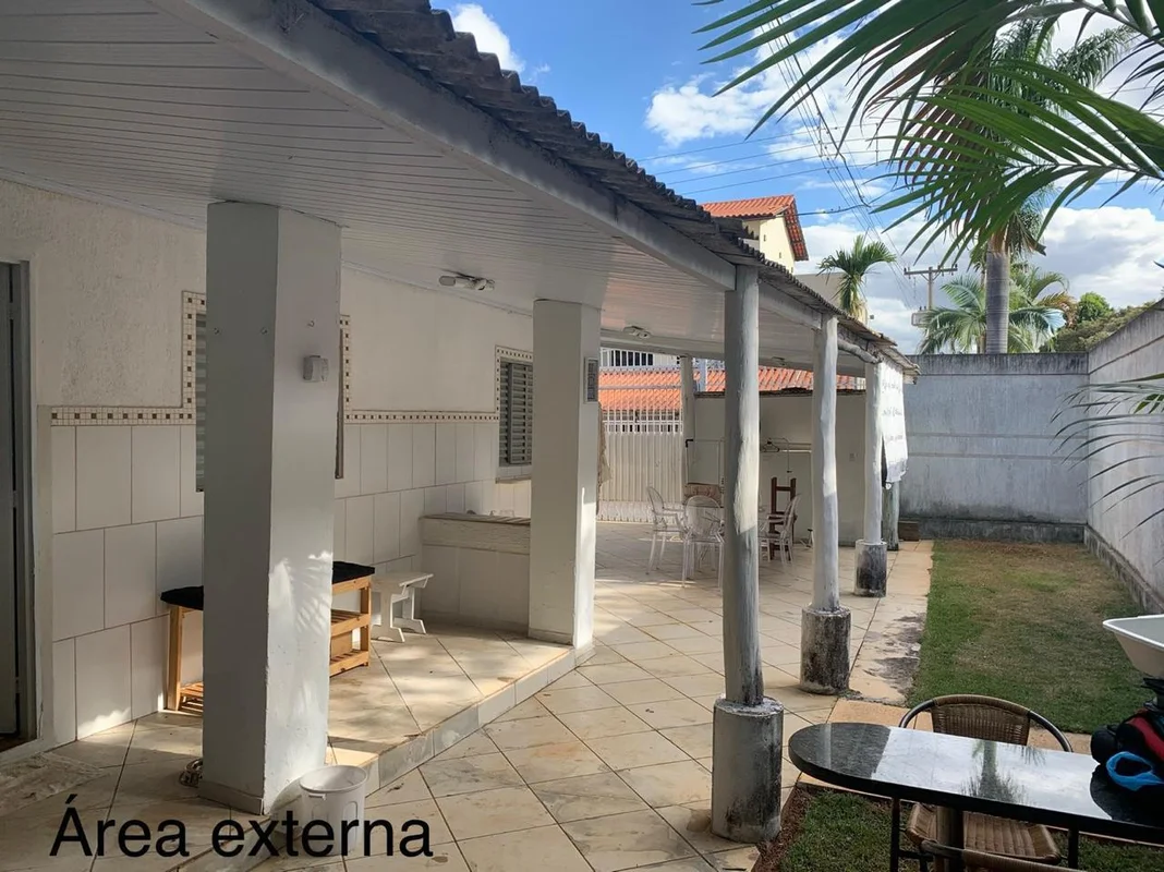 APRIMORE IMOBILIÁRIA ALUGA:Casa de 02 quartos na Granja do Torto.São 02 quartos,...
