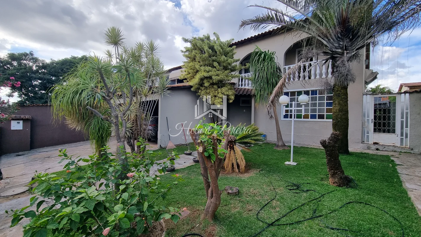 HP VENDE: Casa 5 Quartos 2 Suítes com Piscina e Churrasqueira em Condomínio Fech...