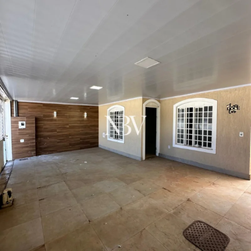 Excelente Casa com 2 quartos + sobrado de fundos com 2 quartos, reformado com ar...