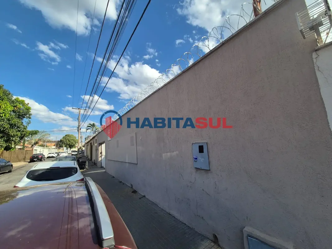 Casa comercial bem localizada na região com área de 470m² Sendo 323m² de área co...
