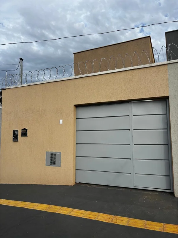 Casa moderna e bem localizada, ideal para quem busca conforto, praticidade e exc...