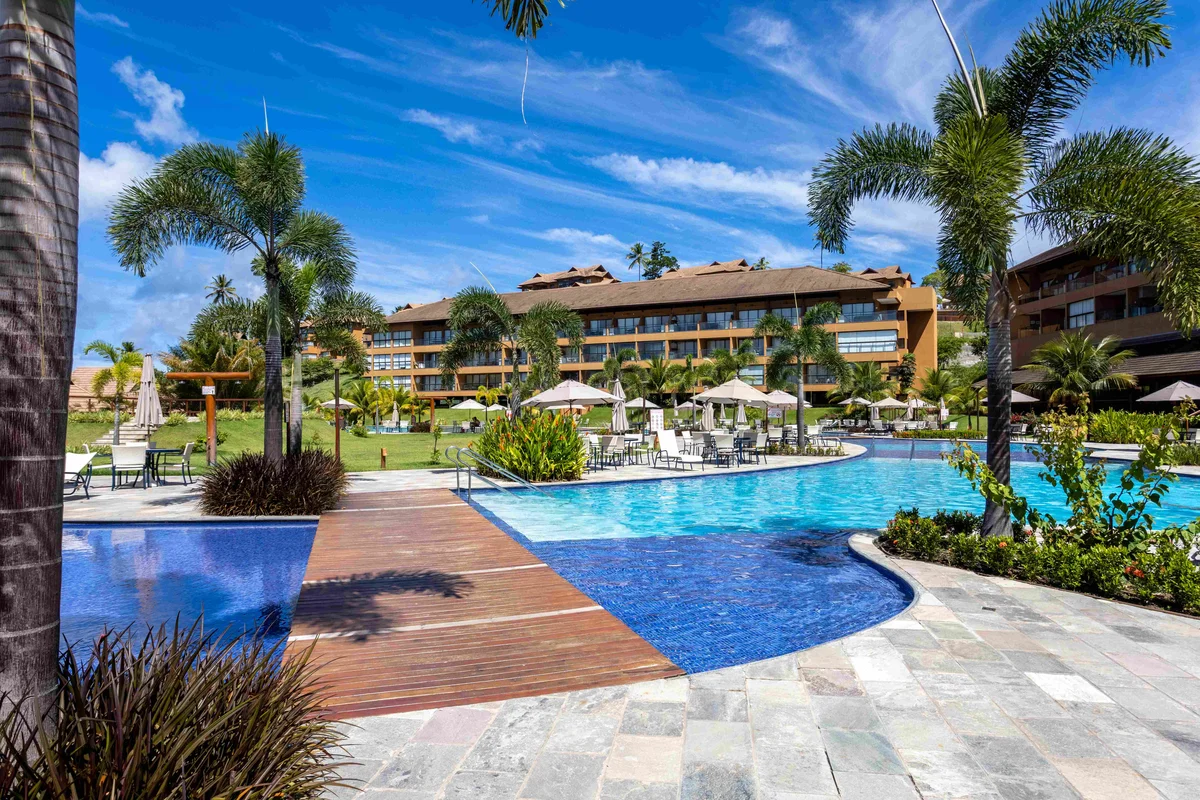 Apartamento localizado no Eco Resort Praia dos Carneiros, empreendimento pé na a...