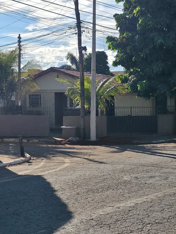 Imóvel localizado a uma das regiões mais valorizadas da Vila Lucy, próximo à Fac...