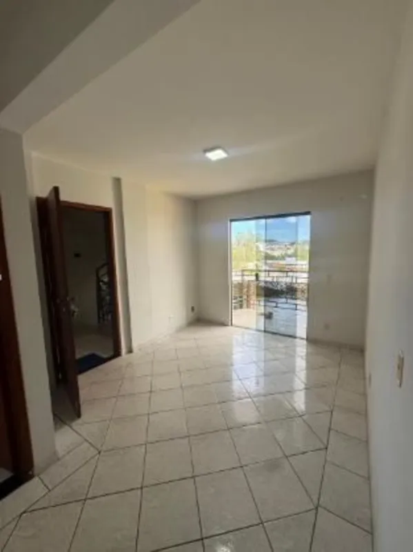 Apartamento com 03 quartos, sendo 01 suíte, banheiro social, sala, cozinha, área...
