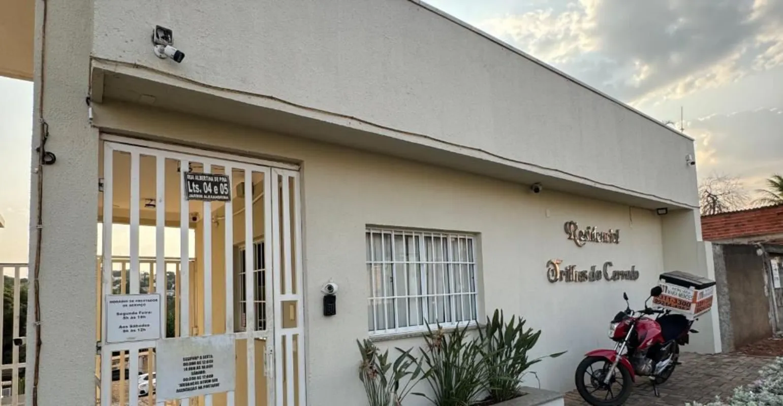 02 quartos, sala, cozinha, banheiro social, área de serviço, 1 vaga de garagem. ...