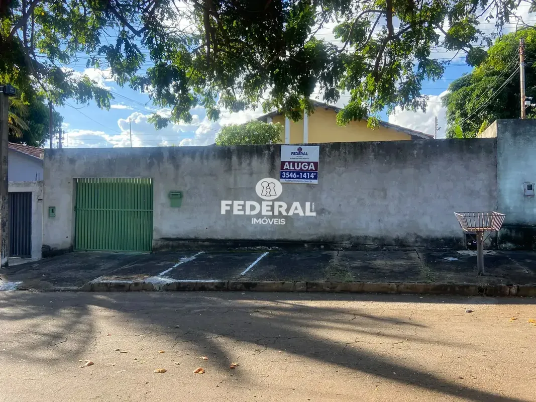Casa para alugar em Goiânia, no Setor Faicalville. Com 3 quartos (1 suíte) e 4 v...