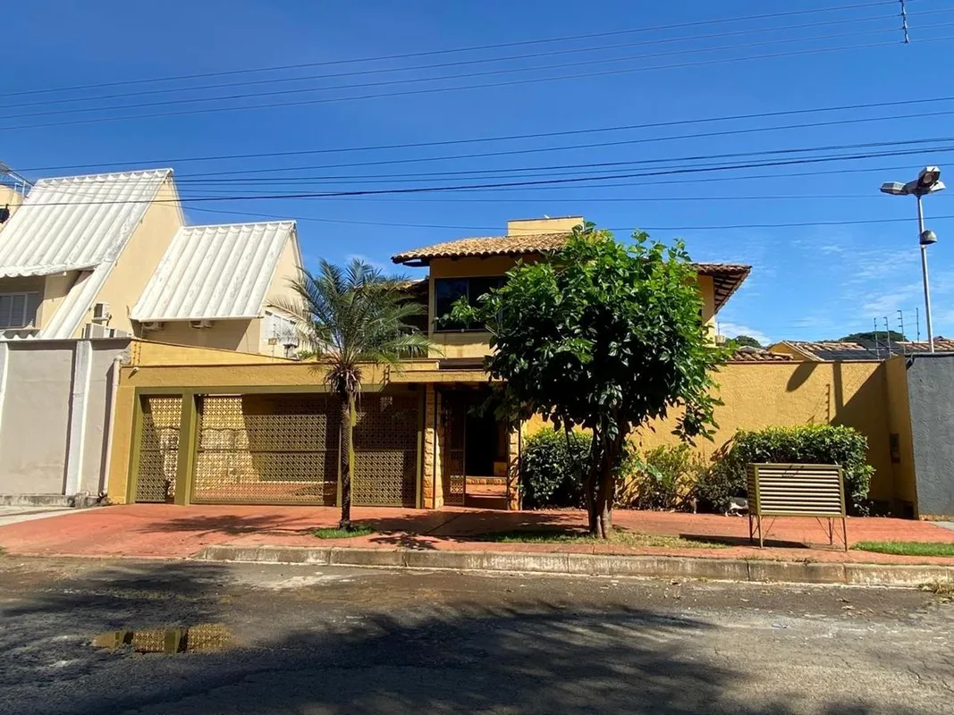 Sobrado à venda no Setor Jaó, com 338,58 m² de área construída, ideal para famíl...