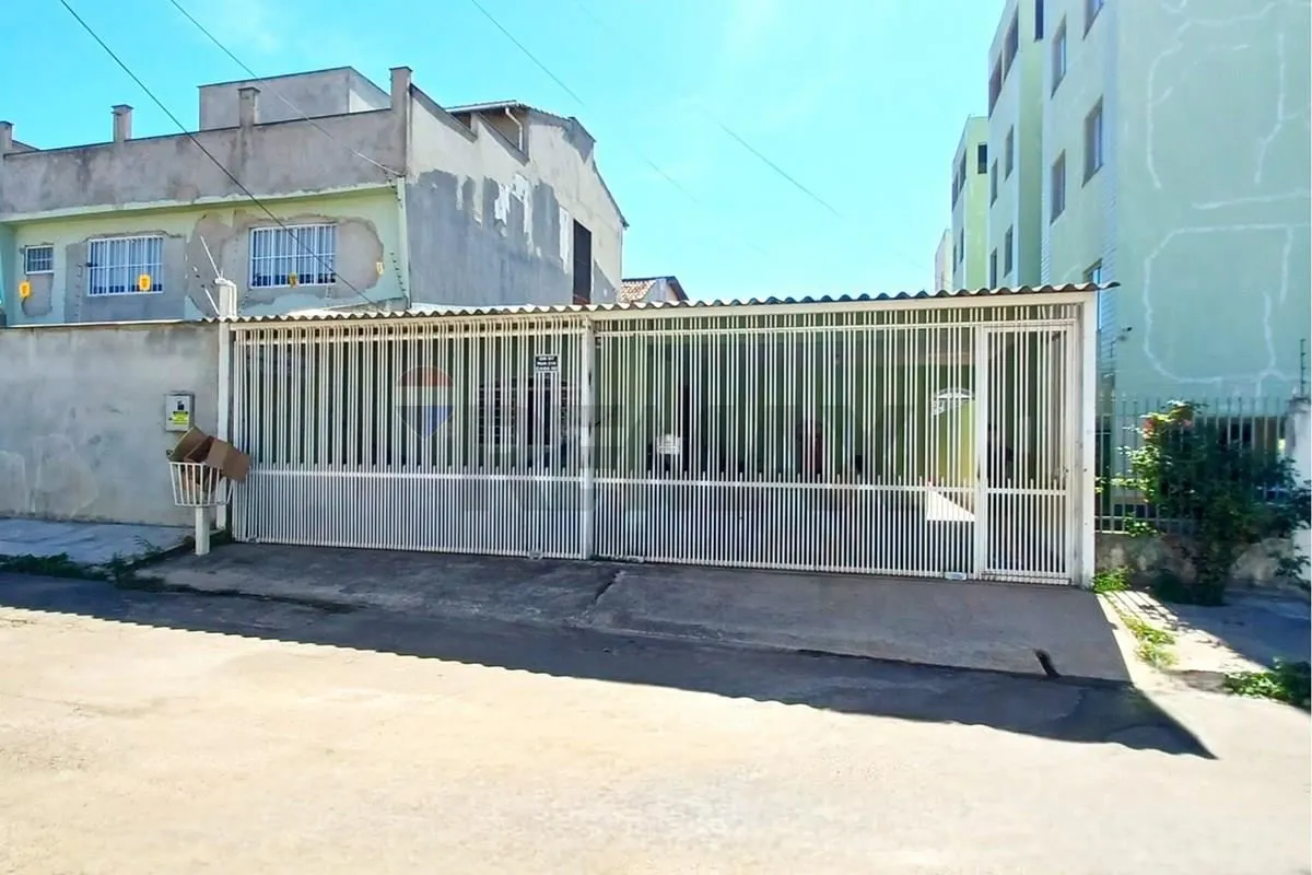 Imagine viver em uma casa espaçosa, confortável e preparada para acompanhar toda...