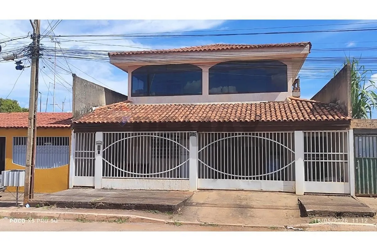 Excelente sobrado amplo, bem distribuído e com ótima localização, ideal para que...