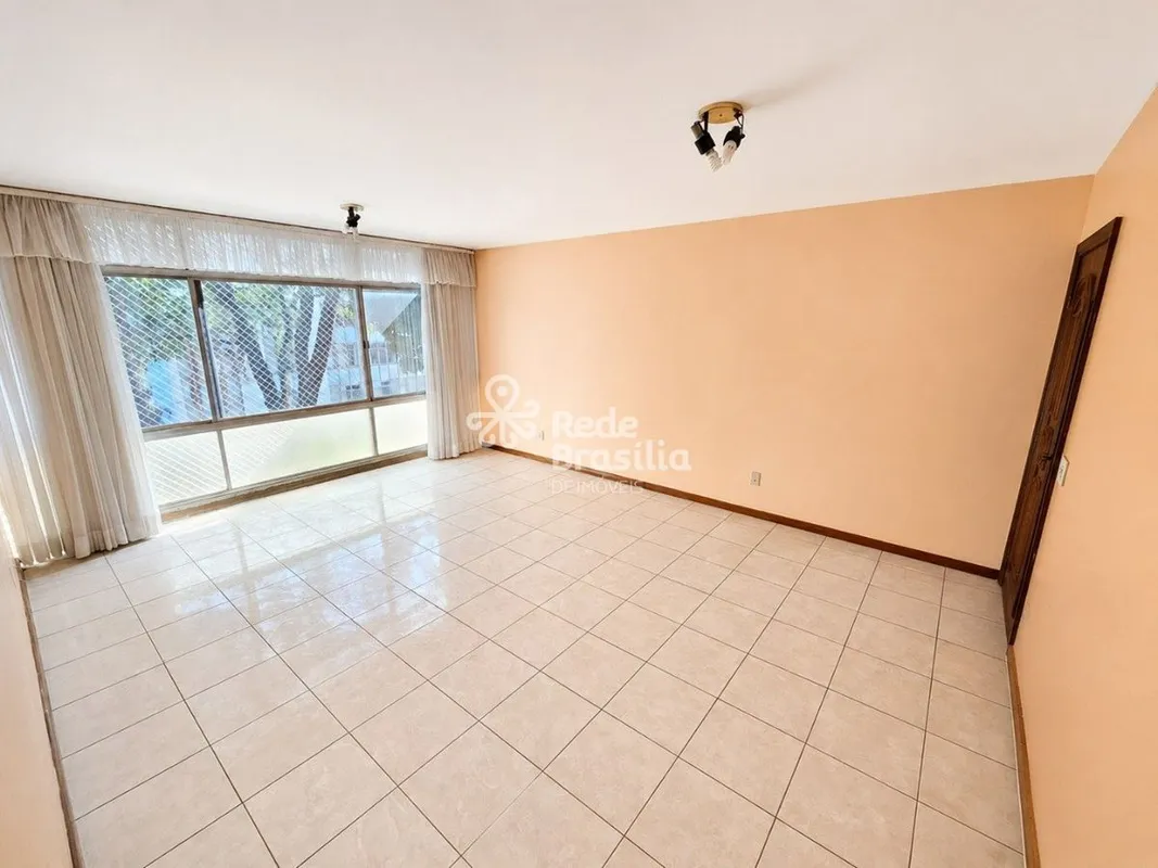 Excelente apartamento à venda na Asa Sul.Apartamento para reforma com ótima plan...