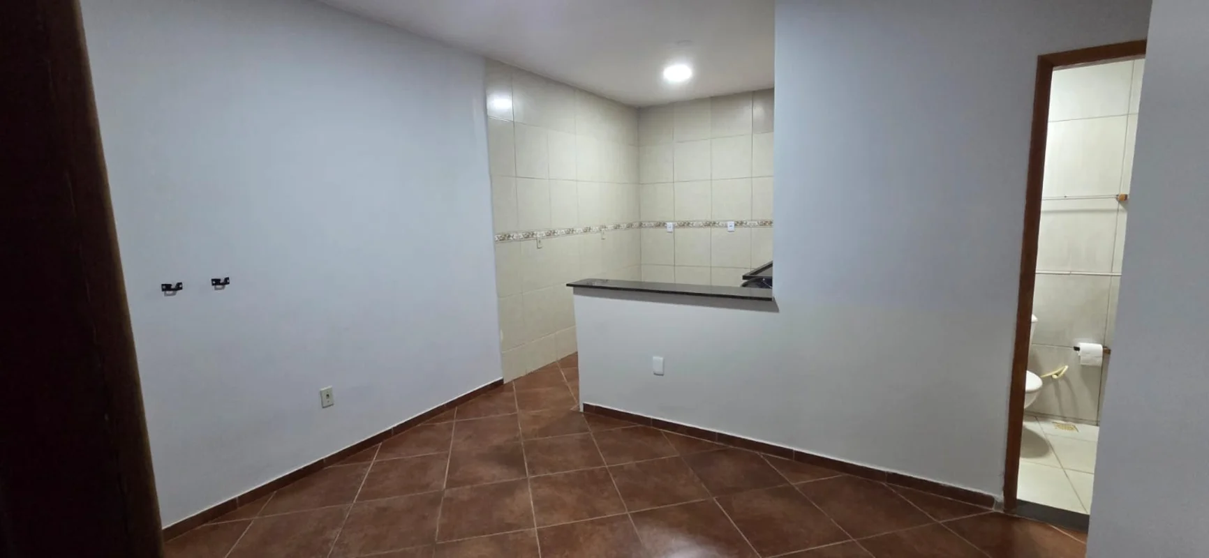 Escritório Imobiliário Ney Linhares aluga:Um apartamento com ótima localização n...
