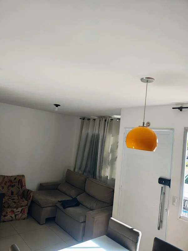 Casa nascente a venda em uma das melhores quadras do mangueiral, cozinha com móv...