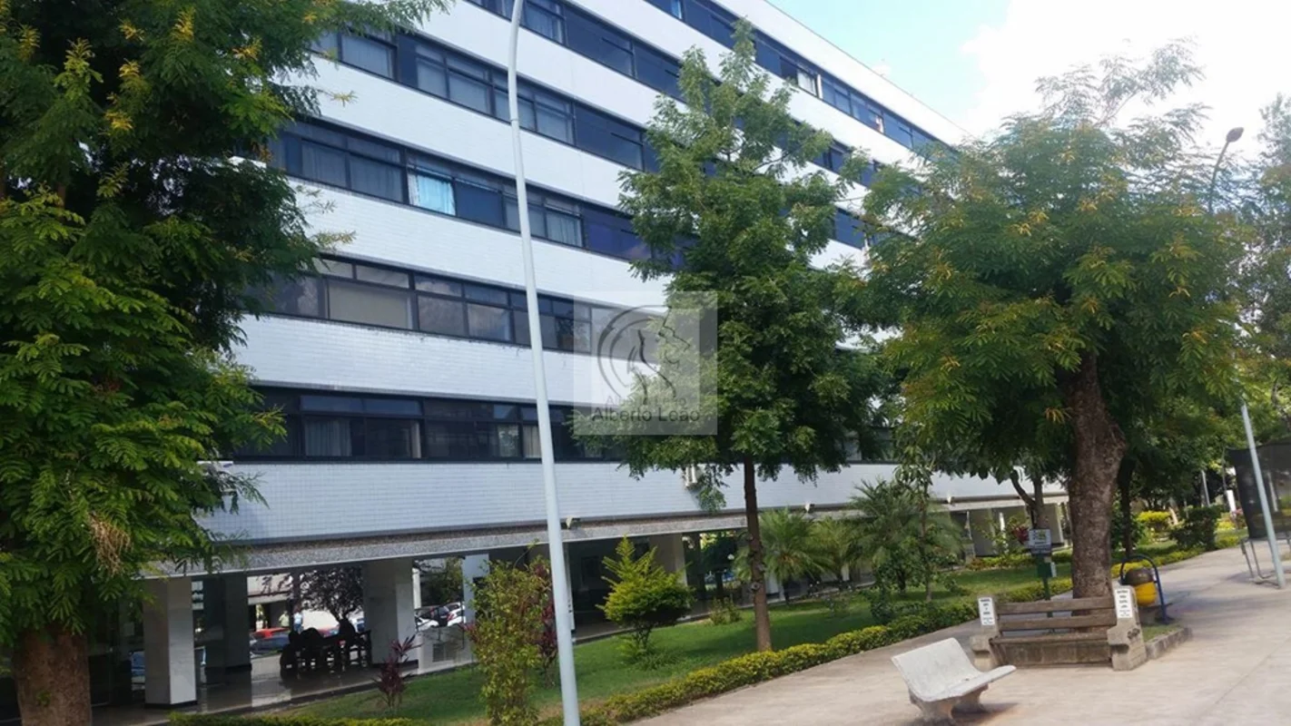 Descubra um excelente apartamento na SQS 102, ASA Sul, Brasília, DF, ideal para ...