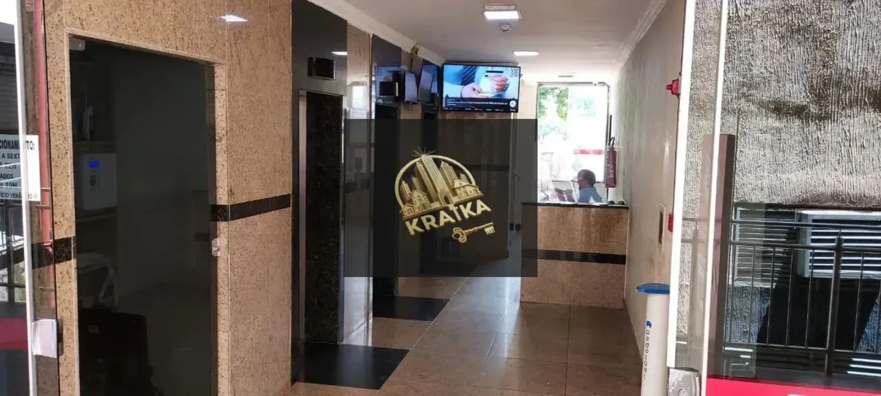 Oportunidade única na ASA SUL, Brasília: sala comercial de 26,40m² ao lado da es...