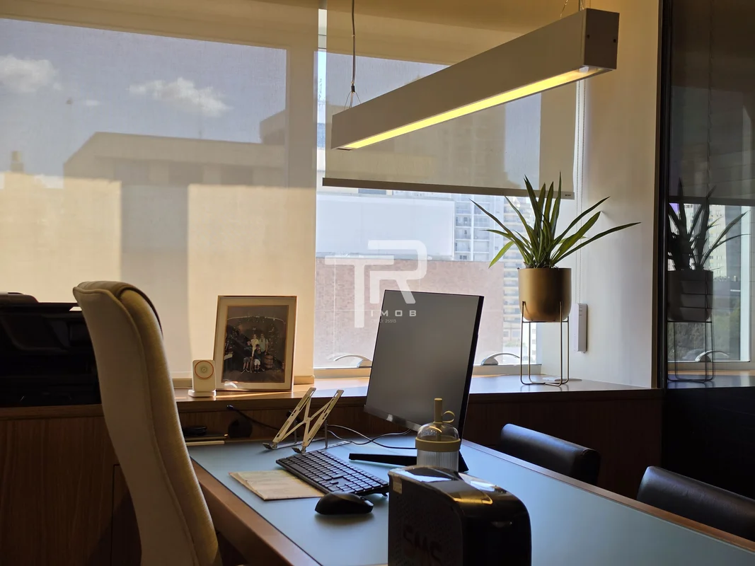 Espaço corporativo MOBILIADO e DECORADO no The Prime Tamandaré OfficeEspaço inte...