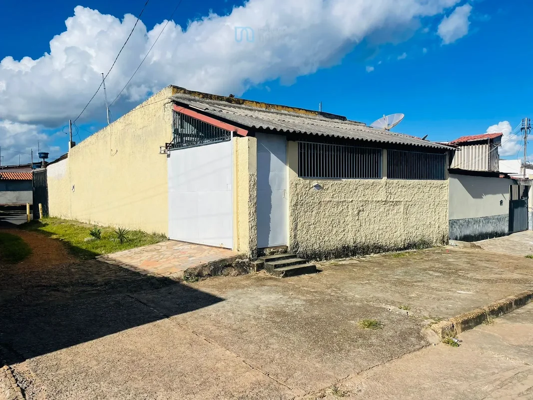 CASA 3 QUARTOS ACEITA FINANCIAMENTO UMA SUITE QUADRA 31/33 SETOR LESTE GAMAVendo...
