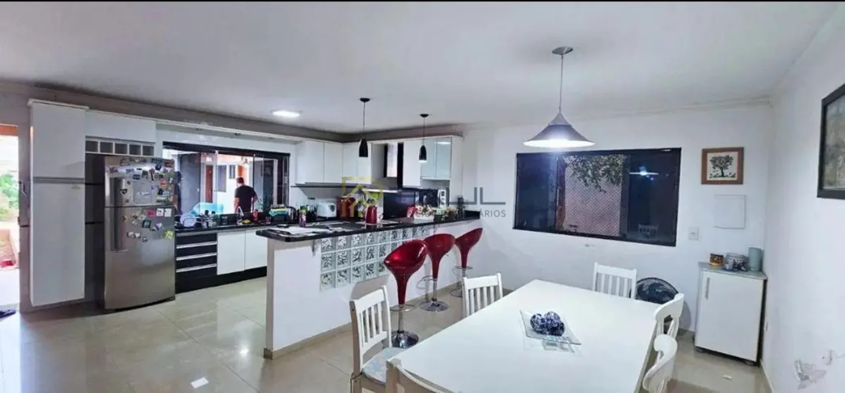 Excelente Casa com 3 suítes, piscina aquecida e lazer completo na Rua 10 chácara...
