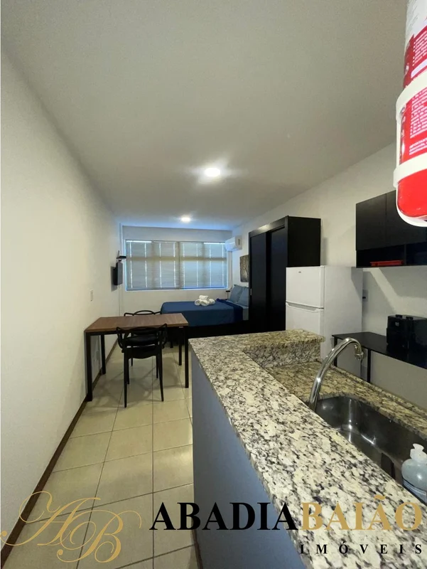 - 01 Kitinet- excelente estúdio de 26,5 m²- localizado no ponto mais estratégico...