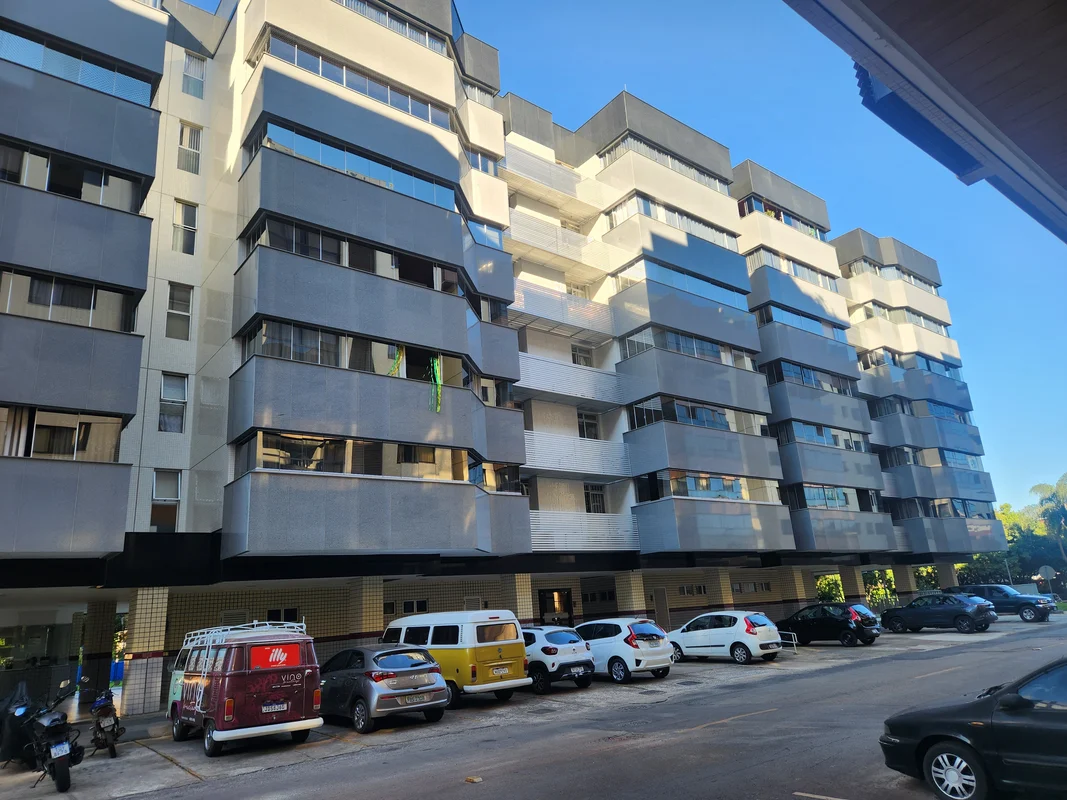Imovel VAZIO 5 andar3 quartos(suite) sala com varandão, Wc social ,piso en carpe...