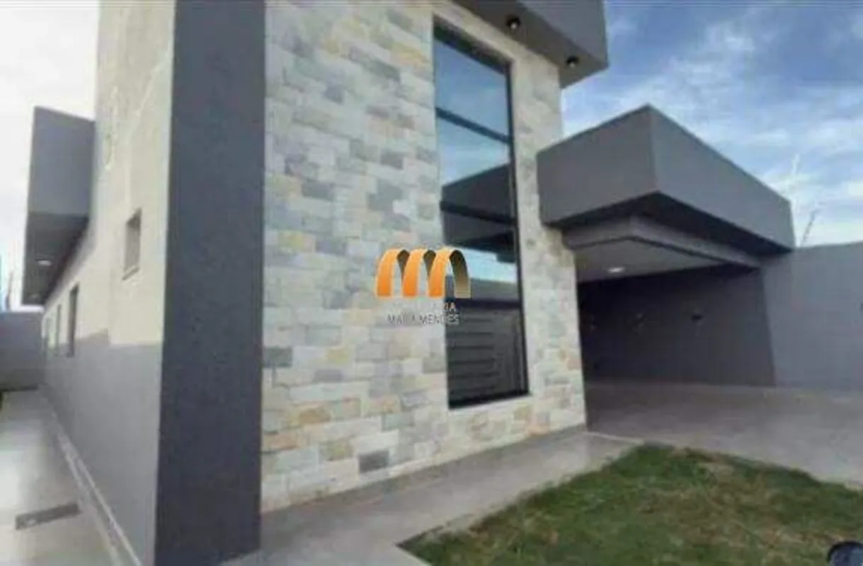 Casa tem 3 quartos duas suítes 2 sala 1 pé direito duplo banheiro social cozinha...