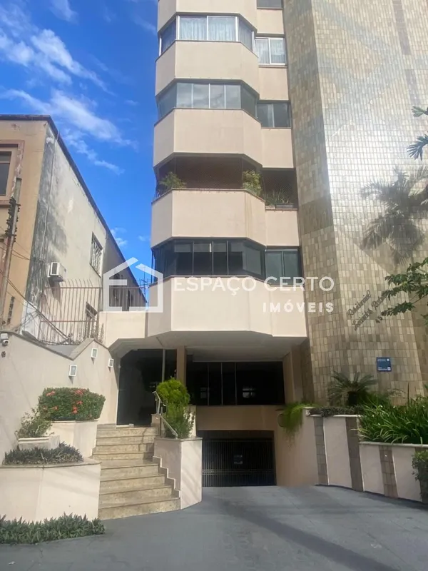 Excelente cobertura à venda no Setor Oeste, composta por 06 quartos, sendo 04 su...