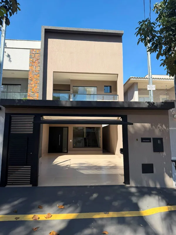 Pavimento térreo: Sala ampla com jardim interno Cozinha ampla com ilha Varanda g...