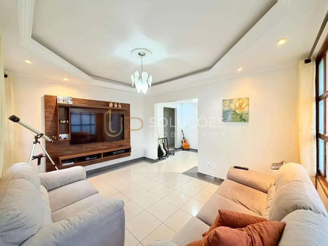 3 Quartos | 4 Vagas | Piscina Aquecida | Área Gourmet | Lote: 350m² | Área Const...