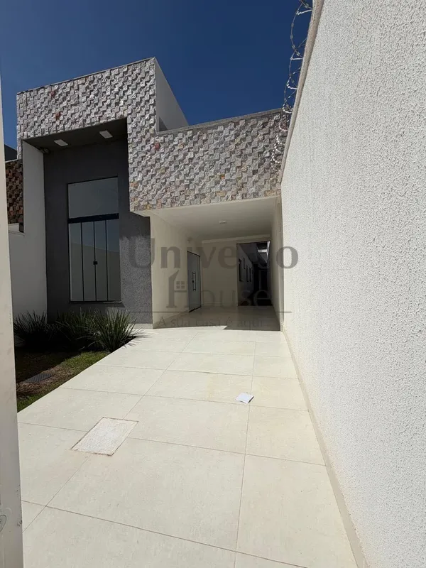 Encante-se com esta esplêndida residência de alto padrão localizada no exclusivo...