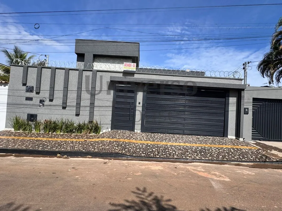 Apresentamos uma excepcional oportunidade de adquirir uma casa de alto padrão, i...