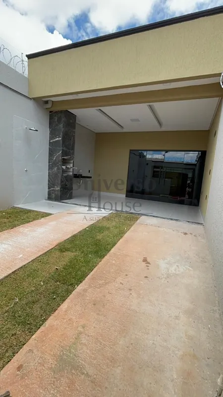 Casa de 3 quartos, sendo 01 suíte2 banheiros Toda no porcelanato Pe direito alto...