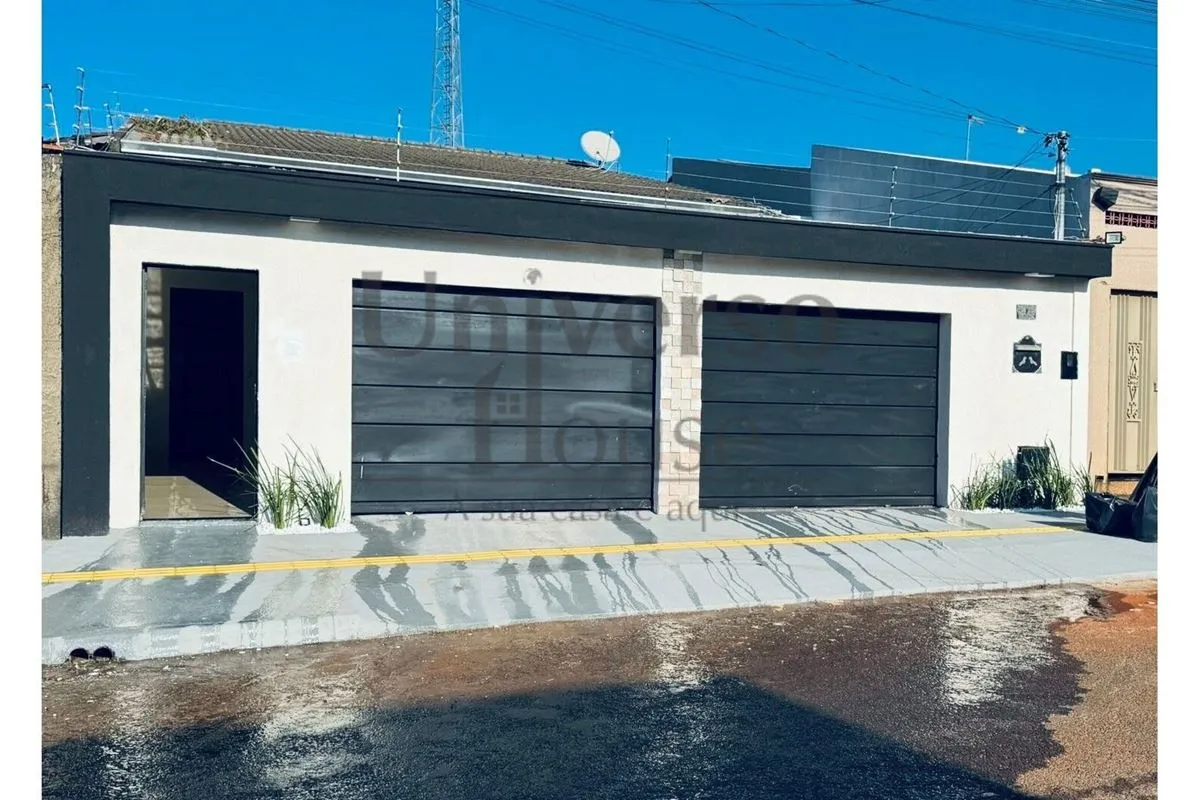  CASA NO SETOR MOINHO DOS VENTOS Dimensões:•300m² de terreno•270m² de área const...