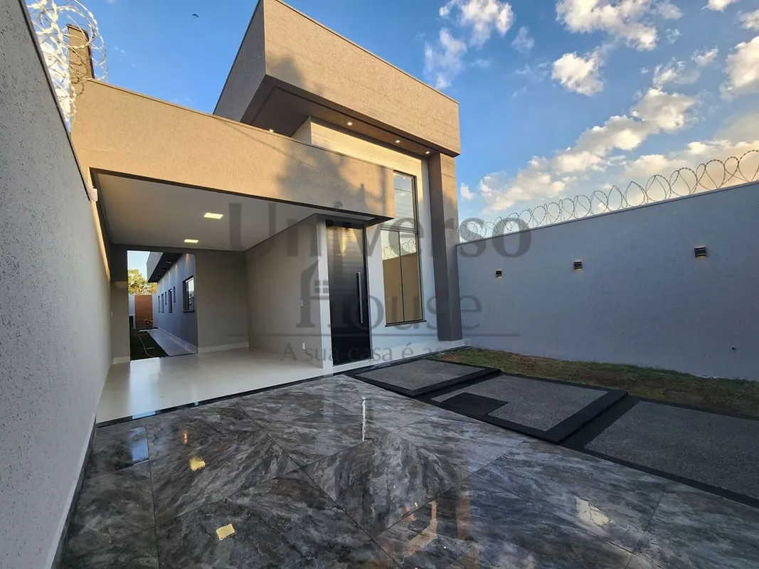 Procurando uma casa espaçosa e bem localizada em Aparecida de Goiânia-GO? Aprese...