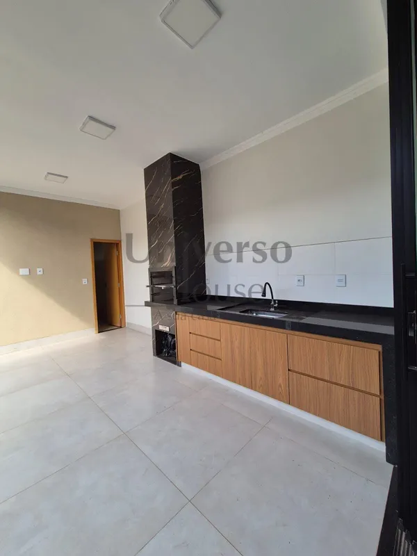 Excelente oportunidade de adquirir uma casa espaçosa e bem localizada no bairro ...