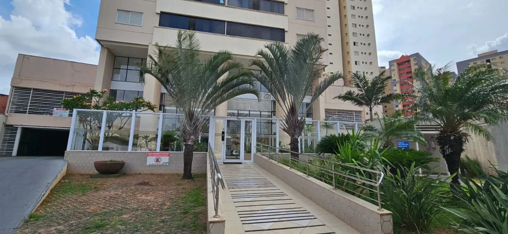 Apartamento de 87 mÂ² com 03 quartos, sendo 01 suÃ­te, 02 vagas de garagem (gave...