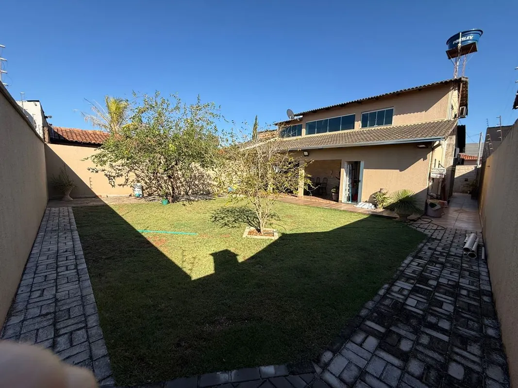 Sobrado no Jardim Colorado excelente localização.360 metros de terreno. Casa com...