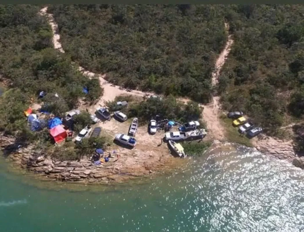 Rancho no condomínio vaca Brava em Corumbá. Terreno 621 metros. Casa com 104 met...
