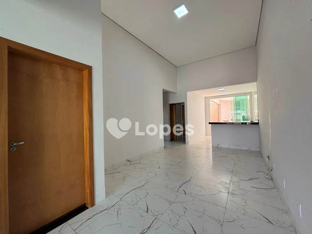 ?? 170 m² de construção | 250 m² de lote?? 3 quartos (1 suíte)?? Pé-direito dupl...