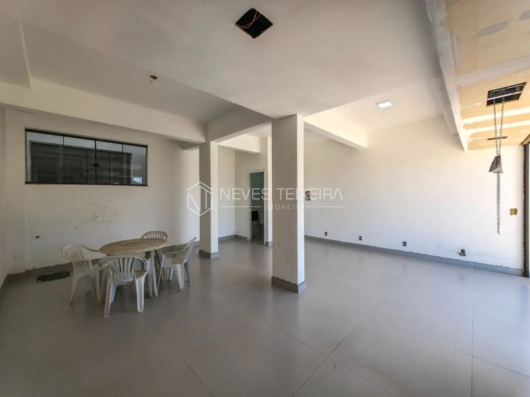 NEVES TEIXEIRA IMÓVEIS VENDE:Excelente prédio comercial de 288m² na QE 56 do Gua...